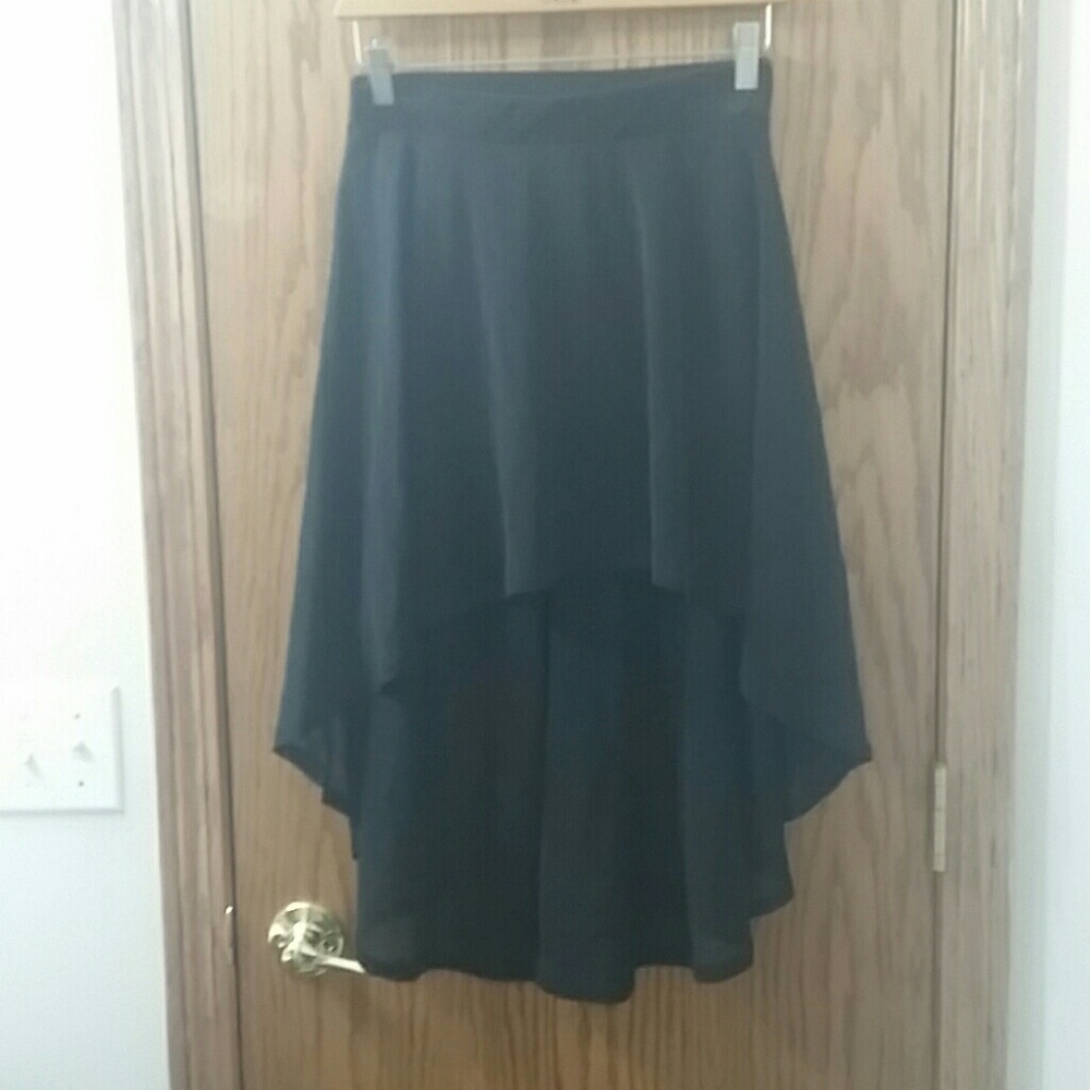 Black high-low skirt